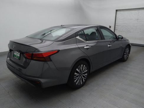 Used 2025 Nissan Altima 2.5 SV FWD image 9