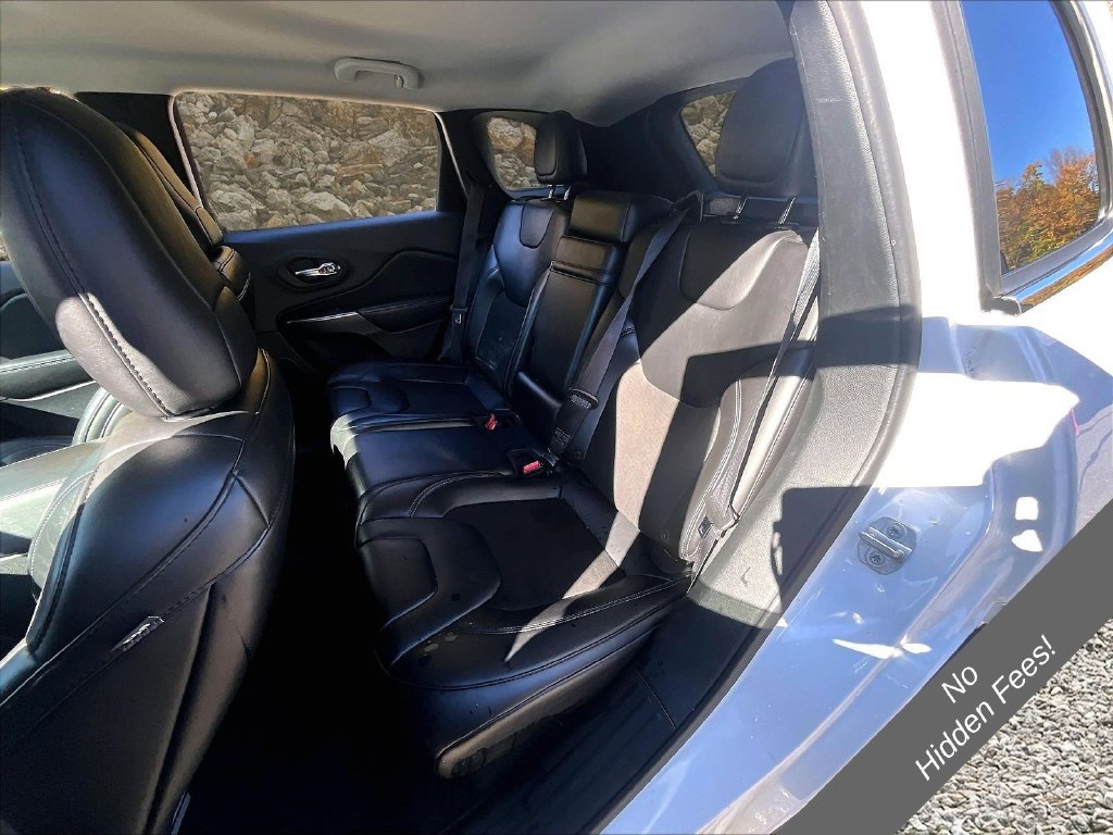 Used 2019 Jeep Cherokee Latitude Plus FWD image 21
