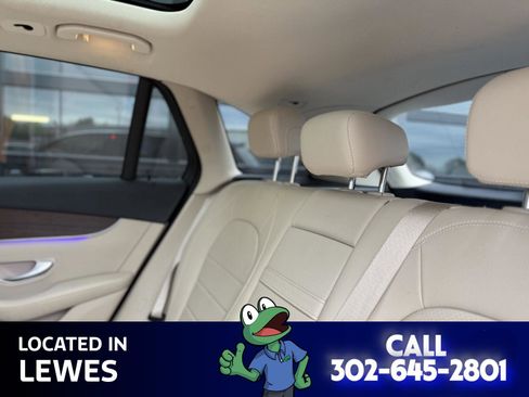 Used 2022 Mercedes-Benz GLC 300 4MATIC image 5