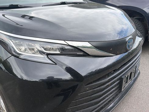 Used 2022 Toyota Sienna LE AWD/4WD image 4