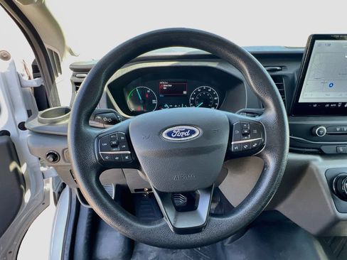 Used 2022 Ford E-Transit 148 High Roof Extended RWD image 11