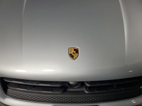 Used 2024 Porsche Macan AWD/4WD image 10