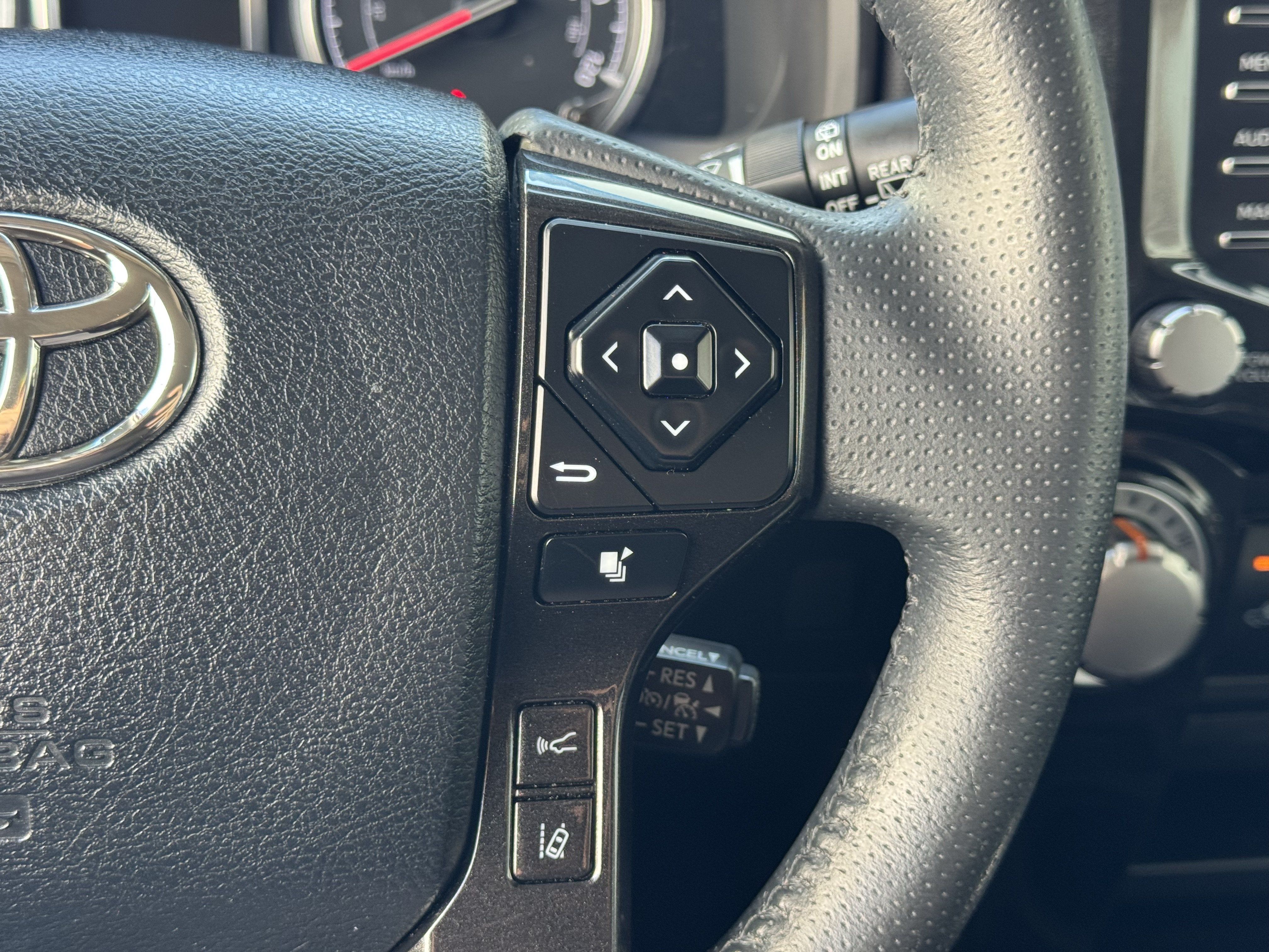Used 2021 Toyota 4Runner TRD Off-Road Premium AWD/4WD image 33