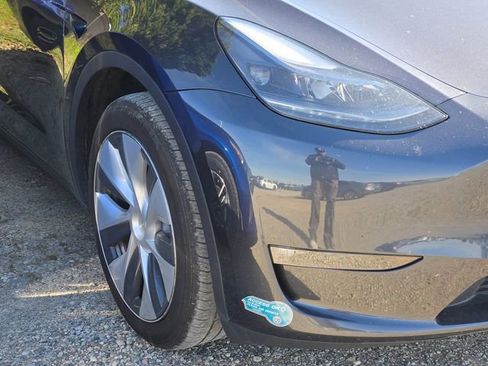 Used 2024 Tesla Model Y Long Range AWD/4WD image 4