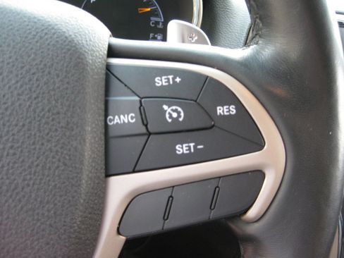 Used 2015 Jeep Grand Cherokee Limited AWD/4WD image 16