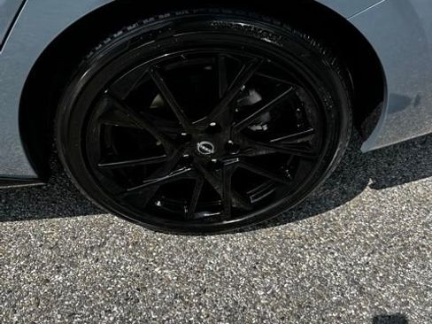 New 2025 Nissan Sentra SR w/ Midnight Edition image 11