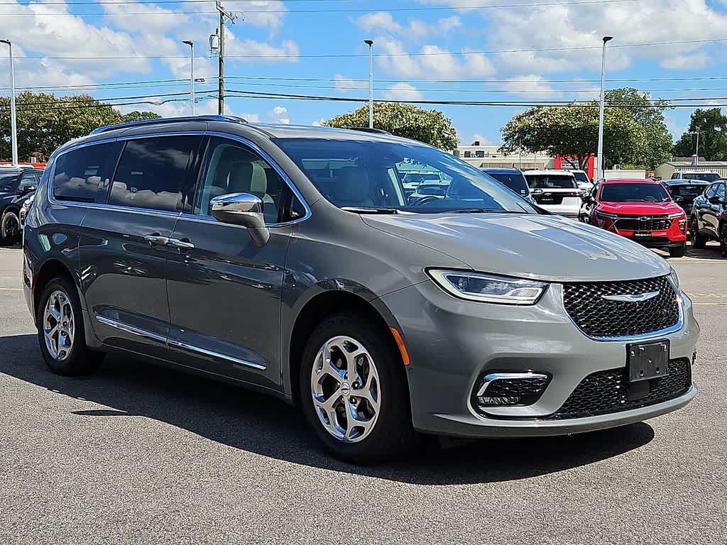 Used 2021 Chrysler Pacifica Limited w/ Premium & Safety Sphere Group AWD/4WD image 3