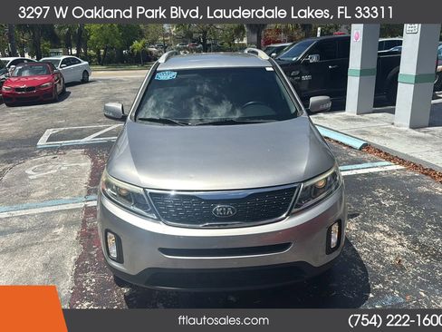 Used 2015 Kia Sorento LX image 3