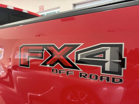 Used 2019 Ford F250 Lariat w/ Chrome Package image 6