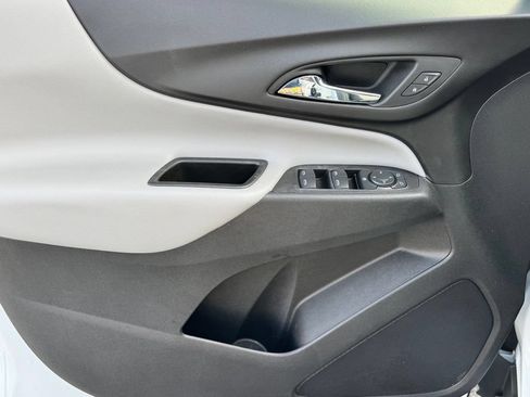 Used 2020 Chevrolet Equinox LS FWD image 22