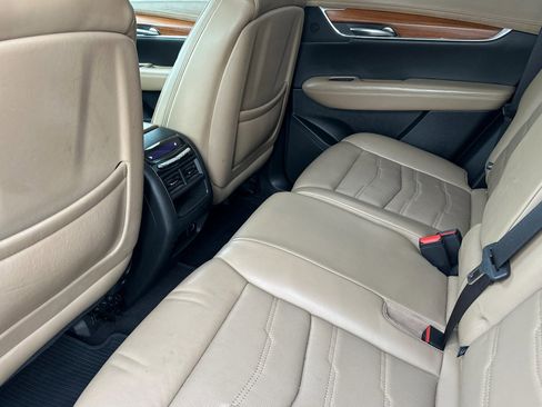 Used 2019 Cadillac XT5 Platinum image 12