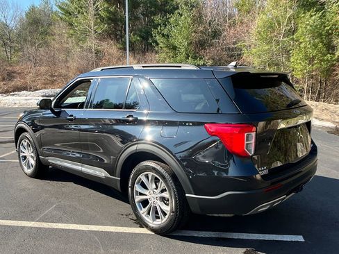 Used 2024 Ford Explorer XLT w/ Equipment Group 202A image 3