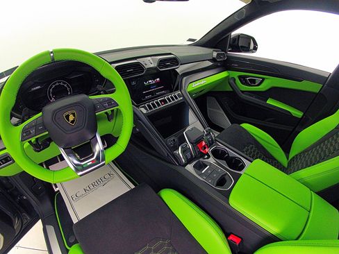 Used 2022 Lamborghini Urus AWD/4WD image 17