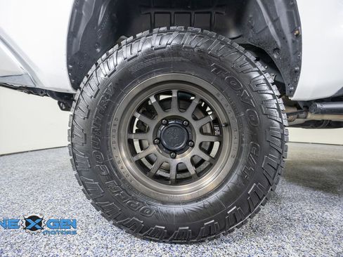 Used 2017 Toyota Tundra SR5 w/ SR5 Upgrade Package AWD/4WD image 47
