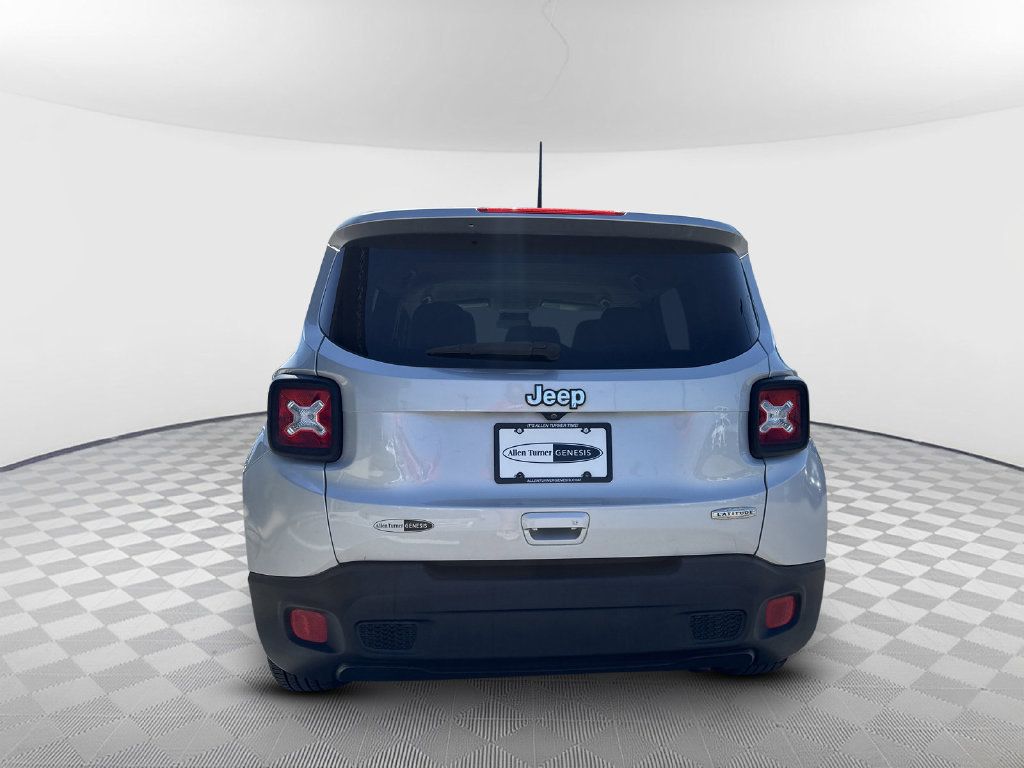 Used 2018 Jeep Renegade Latitude FWD image 7