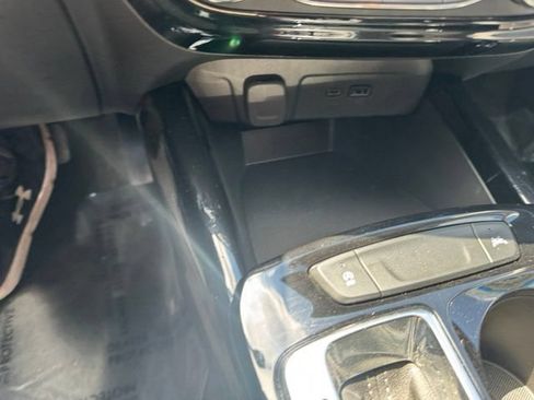 Certified 2025 Chevrolet Trax LT w/ LT Convenience Package FWD image 20