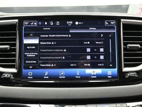 Used 2023 Chrysler Pacifica Touring-L FWD image 39