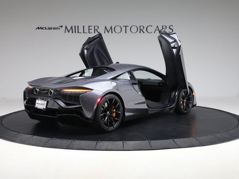Used 2024 McLaren Artura RWD image 18