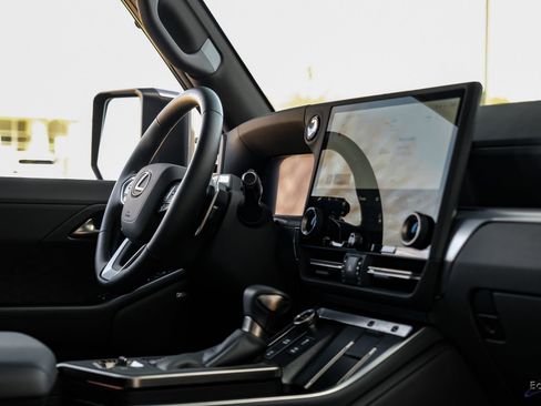 Used 2025 Lexus GX 550 w/ Accessory Package (Z1) image 44