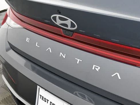 New 2025 Hyundai Elantra Limited image 33