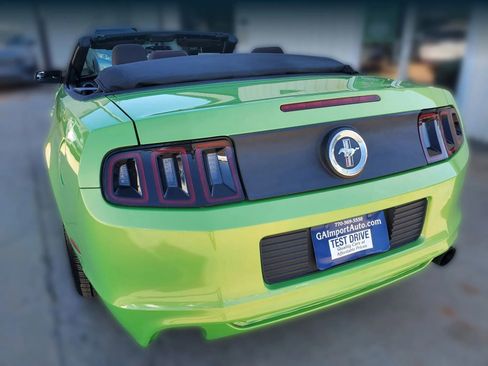 Used 2013 Ford Mustang Convertible RWD image 10