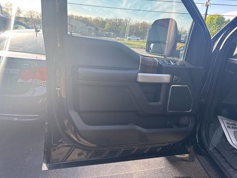 Used 2017 Ford F150 Lariat w/ Equipment Group 501A Mid AWD/4WD image 14