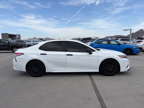 Used 2020 Toyota Camry SE w/ Carpet Mat Package FWD image 3