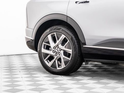 New 2026 Cadillac Optiq Luxury 1 image 33