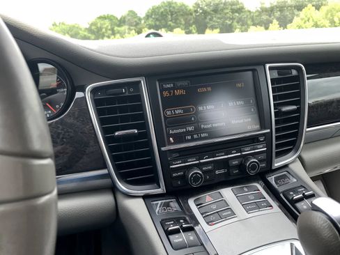 Used 2013 Porsche Panamera image 15