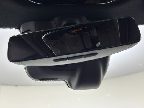 Used 2025 Mercedes-Benz GLC 350e 4MATIC image 39