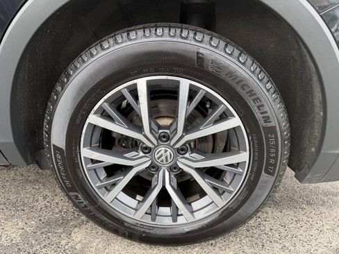 Used 2020 Volkswagen Tiguan SE w/ Panoramic Sunroof Package image 12