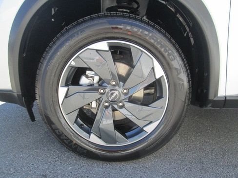 Used 2025 Nissan Rogue SV AWD/4WD image 8