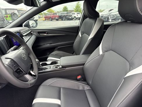 Used 2026 Toyota Camry SE w/ Convenience Package FWD image 5