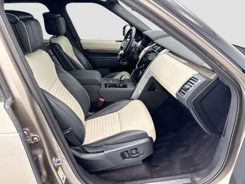 Used 2021 Land Rover Discovery HSE R-Dynamic AWD/4WD image 19