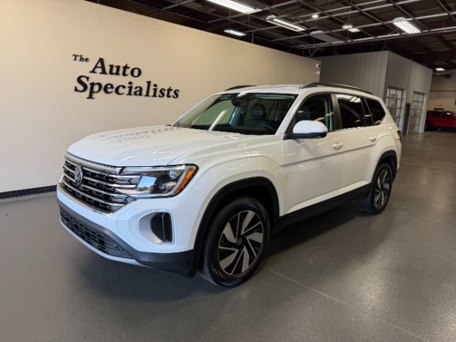 Used 2025 Volkswagen Atlas SE FWD image 1