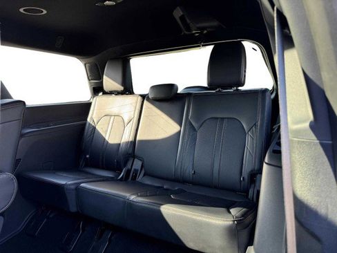 Used 2024 Ford Expedition Platinum image 37