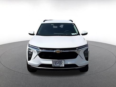 Used 2025 Chevrolet Trax LT FWD image 4