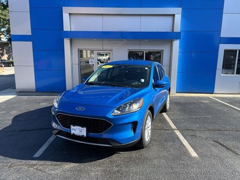 Used 2020 Ford Escape SE image 2
