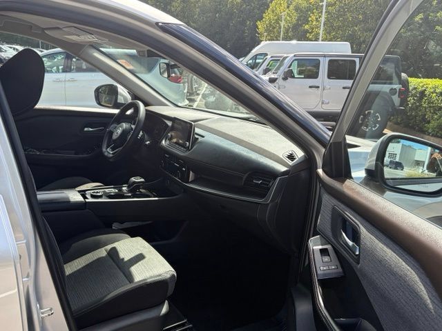 Used 2021 Nissan Rogue SV AWD/4WD image 27