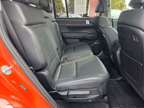 Used 2025 Hyundai Santa Fe Limited AWD/4WD image 31
