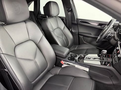 Certified 2026 Porsche Macan AWD/4WD image 12
