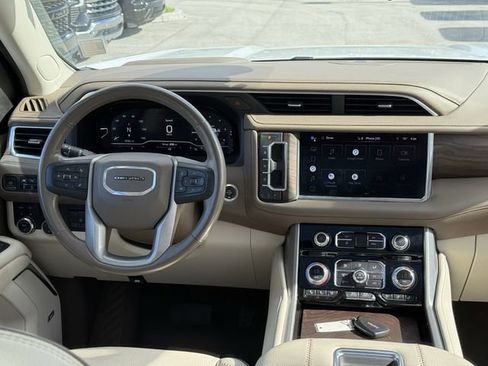Used 2022 GMC Yukon Denali w/ Denali Ultimate Package AWD/4WD image 22
