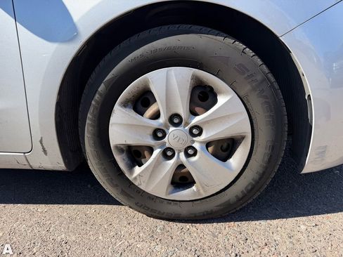 Used 2018 Kia Forte LX image 6