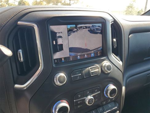 Certified 2022 GMC Sierra 2500 AT4 w/ AT4 Preferred Package image 33