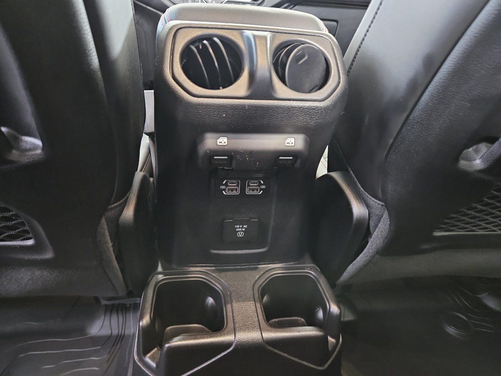 Used 2025 Jeep Gladiator Rubicon w/ Convenience Group AWD/4WD image 19