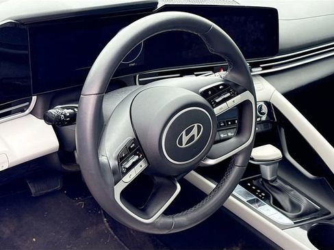 Used 2024 Hyundai Elantra Limited FWD image 7