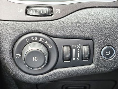 Used 2019 Jeep Cherokee Trailhawk w/ Comfort/Convenience Group image 20