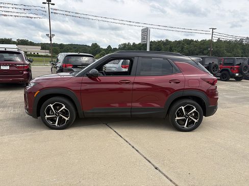 Used 2023 Chevrolet TrailBlazer RS w/ Convenience Package AWD/4WD image 2