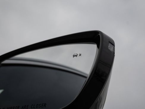 Used 2024 Buick Enclave Premium image 32