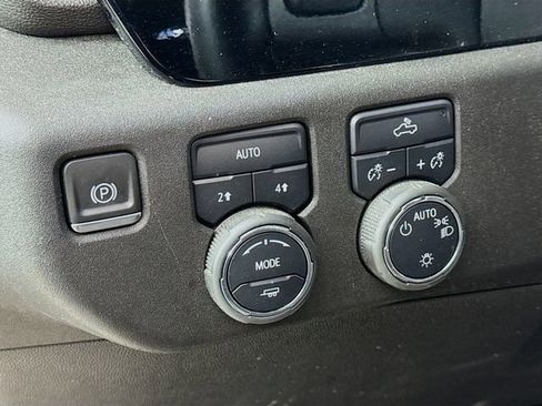 Used 2024 Chevrolet Silverado 1500 LT image 10